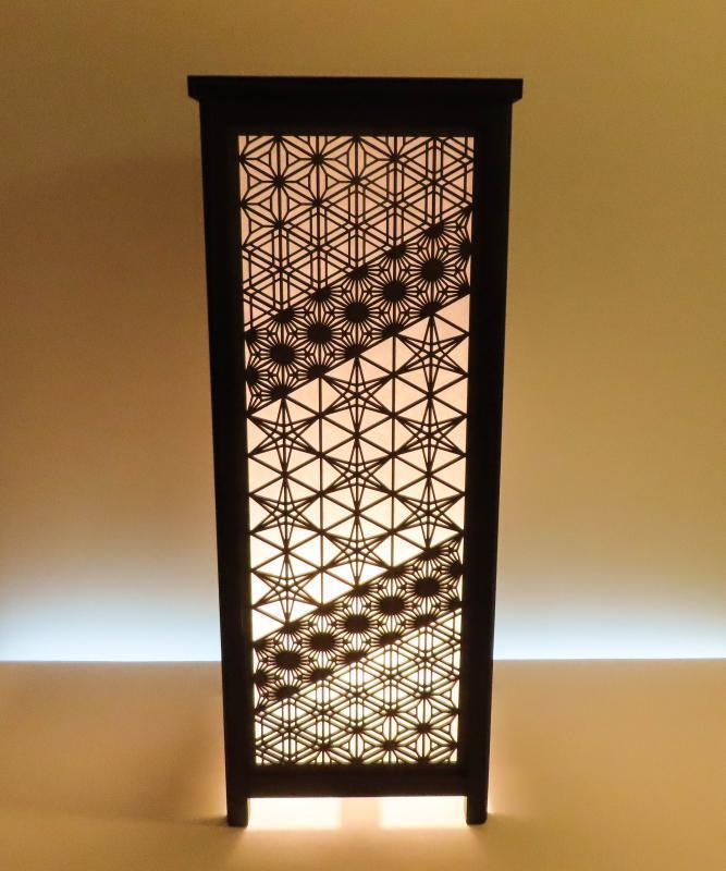 レーザー行灯「趣」Lサイズ 竜胆と八重麻の葉組子デザイン 和紙貼り 高さ65cm LED電球付き