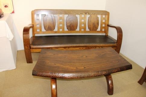 漆塗り触れ合いベンチ