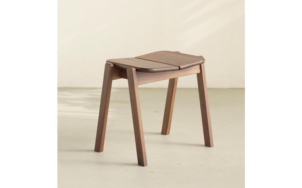 積み重ねできる無垢の板座スツール AKI 持手無し ウォルナット スタッキング キッズ 辻製作所