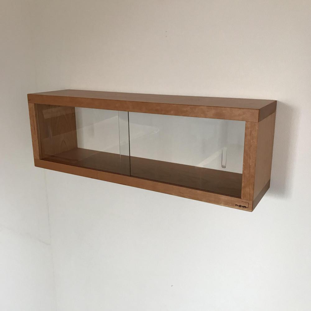 【ボックスシェルフ：壁に取り付ける(引っ掛ける)家具 ガラスの引き戸】棚 シェルフ ウォールシェルフ ラック ウォールラック カップボード 食器棚 チェリー ガラス 引き戸 壁掛け 壁掛け収納 石膏ボード 賃貸 どこでも nove