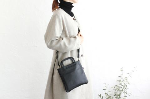 BE-013　大人のサコッシュ 2wayレザーショルダーバッグ Square/S（ブラック）