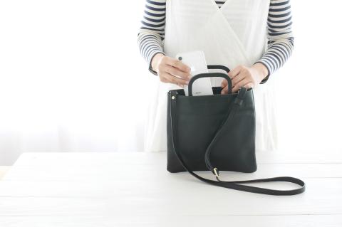 BE-014　大人のサコッシュ 2wayレザーショルダーバッグ Square/L 大きいサイズ（ブラック）