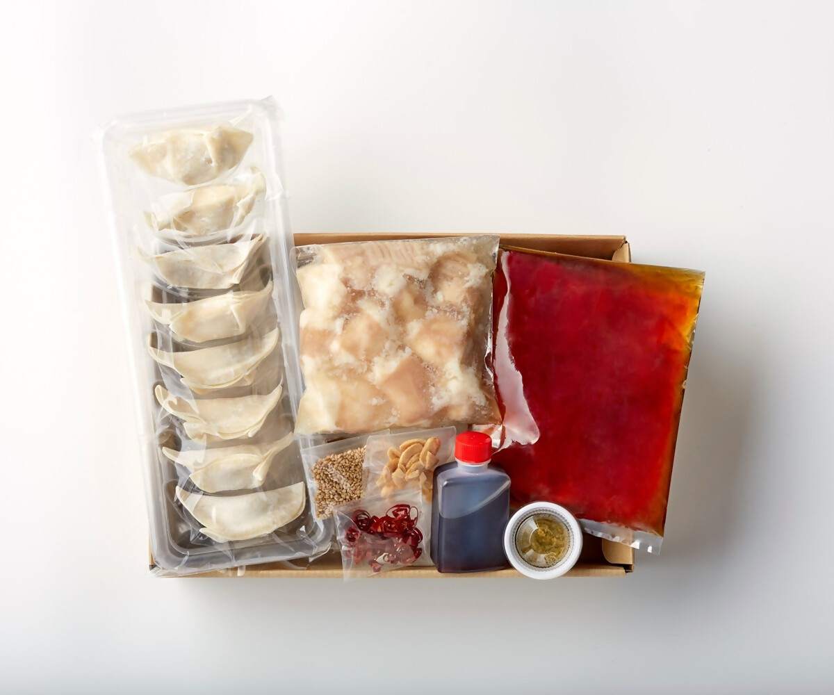 AV-023_九州産和牛マル腸もつ鍋（炊き餃子入り）