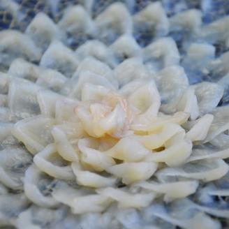 【3回定期便】とらふぐ刺身　菊盛り一尺大皿　ふぐ皮湯引き付4人前【001-0402】