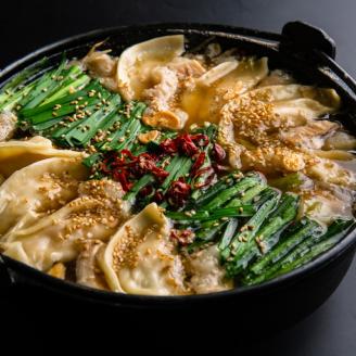 ぶどうの樹　九州産★和牛マル腸　もつ鍋（炊き餃子付き）あごだし醤油 （3～4人前）【066-0001】