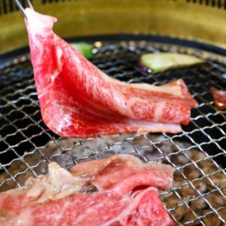 ＜A5等級の博多和牛が届きます!＞モモすき焼き・しゃぶしゃぶ用(300g)【009-0002】