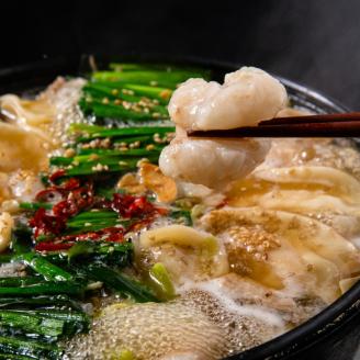 ぶどうの樹　九州産★和牛マル腸　もつ鍋（炊き餃子付き）あごだし醤油 （3～4人前）【066-0001】