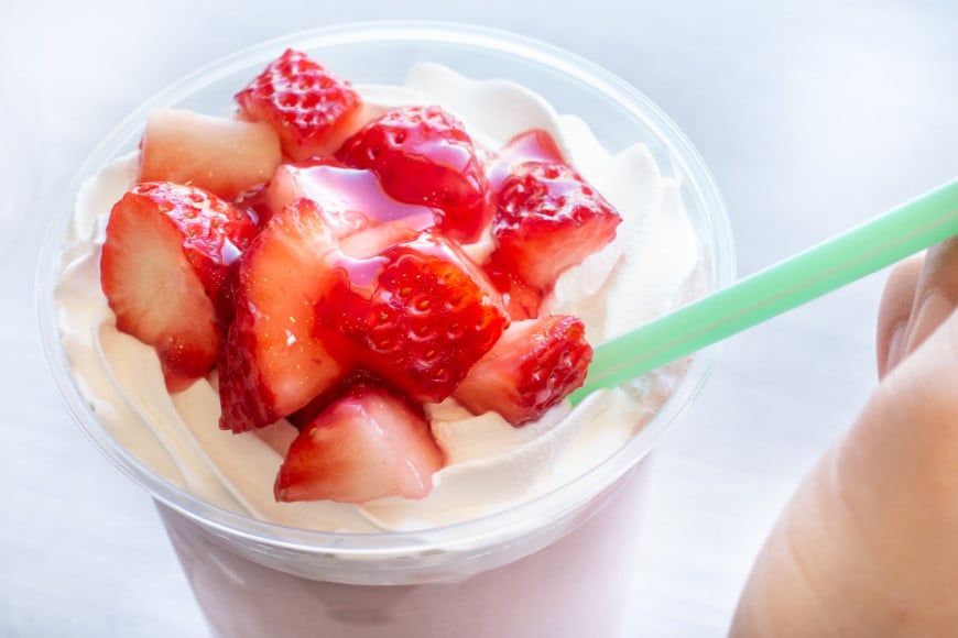 訳あり 博多和牛 しゃぶすき 部位おまかせ 500g ＆ あまおう 800g セット / MEAT PLUS / 福岡県 筑紫野市 [21760384] 肉 牛肉 黒毛和牛 しゃぶしゃぶ すき焼き