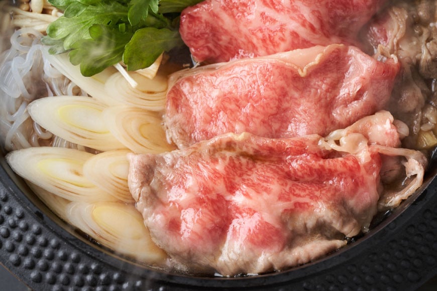 訳あり 博多和牛 A4以上 しゃぶしゃぶすき焼き用 部位おまかせ 700g【化粧箱】/ MEAT PLUS / 福岡県 筑紫野市 [21760275] 牛肉 和牛 黒毛和牛 冷凍