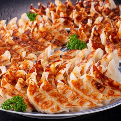 博多黒豚一口生餃子75個と辛子明太子(無着色切子)3パック分450g 少人数様向け福岡ブランドセット【配送不可地域：離島】