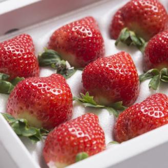 【11月下旬より順次発送】フルーツ専門店が選んだ「あまおう苺」ギフト箱(24-30粒)(大野城市)【配送不可地域：離島】