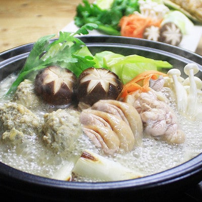 博多の人気2大鍋のセット「九州醤油もつ鍋」と「博多水炊き(切り身)」各2～3人前【配送不可地域：離島】