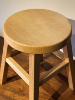 四方転びのスツール（紅松材）/　丸椅子　スタッキング　伝統工法　無垢材【GOOD WOOD WORKS】_HA0716