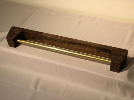 木の存在感がある｢タオルかけ｣(ウォルナット)【GOODWOODWORKS】_KA0414