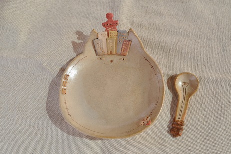 猫町25丁目の夕暮れ 耐熱土鍋 裸電球のスプーン付き＜耐熱・オーブン対応＞【716】_KA0980