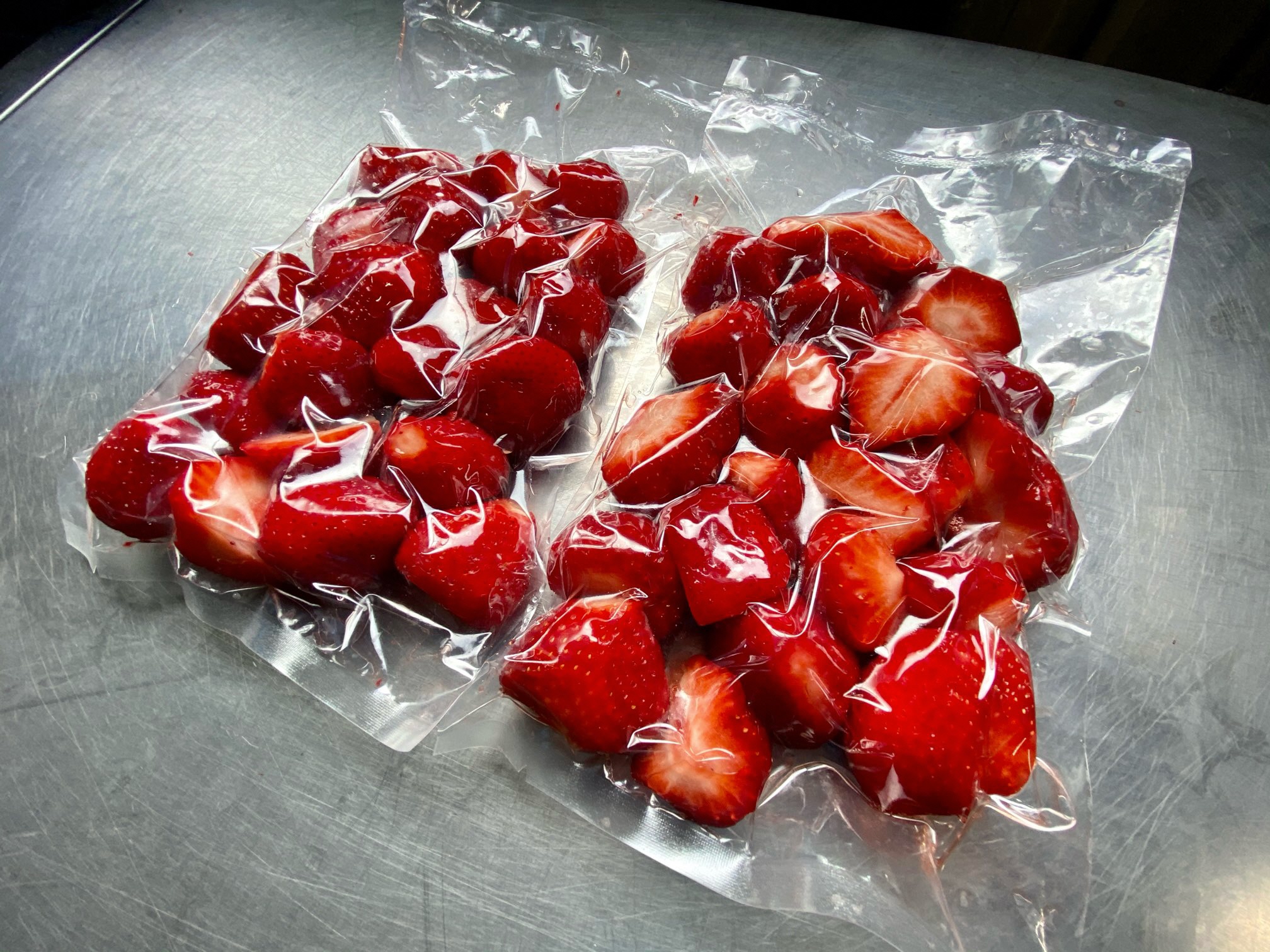 オーガニック冷凍あまおう 「いせいちご」 1kg (500g×2パック)【伊世いちご畑】_HA1315