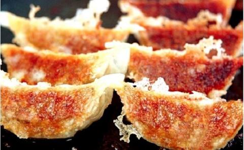 これぞ餃子!!　九州産黒豚餃子詰合せ　(福津の極み認定商品)＆自家製柚子胡椒[F3211]