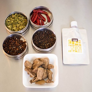 ★無添加★プレミアムしょうがシロップ（黒糖蜂蜜）120g×4本　おもむき屋[F4485]