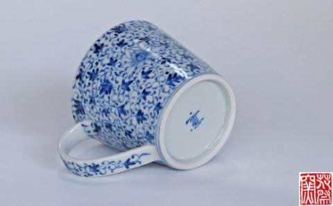 染付牡丹唐草文マグカップ★花祭窯★[E4399]