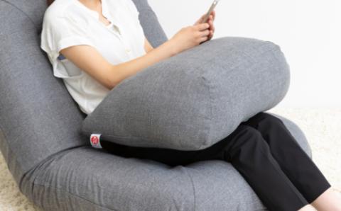 九州イノアック フレキシブルに使えるクッション『フレック』(クラウディグレー) クッション 自由自在 多用途 ウレタン 枕 アームクッション 足枕 九州 福岡県 うきは市