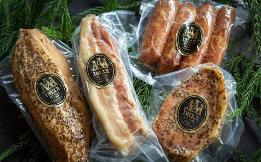 イビサスモークレストラン 無添加 スモークハム ＆ ソーセージ セット 【2026年3月上旬より順次発送予定】 （スモークポークハム・スモークベーコン・スモークソーセージ・スモークチキン） ポークハム ベーコン ソーセージ チキン スモーク 燻製 詰め合わせ おかず 惣菜 お弁当 おつまみ BBQ バーベキュー キャンプ お取り寄せ 福岡県 うきは市