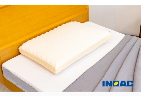 九州イノアック ゆったり広々！2つの感触『ウレタン屋さんが作る快眠枕』 快眠枕 枕 両面仕様 両面仕様まくら 広々サイズ 九州 福岡県 うきは市