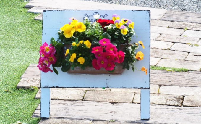 季節のお花ハンキング（木製スタンド付き）