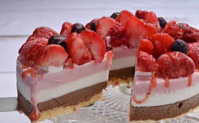 アイス ケーキ  5号 2023年 クリスマス 限定 Strawberry Fields 福岡産 あまおう いちご 苺 ゴロゴロジェラート アイスケーキ お菓子 ジェラート 配送不可 離島