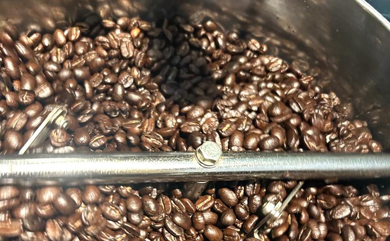 コーヒー ヒミココーヒー 豆のまま、又は挽いたタイプの中挽き 選べる2パターン 200g 標高約1,300ｍの高地で日本人女性が経営するコーヒー農園で栽培期間中農薬を使わずに栽培を行った香り高いアラビカ豆100％のコーヒー【中挽き】