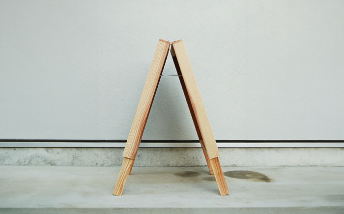 ヘリンボーン柄 木製立て看板 杉 糸島市 / スリークラウド [ASB012]