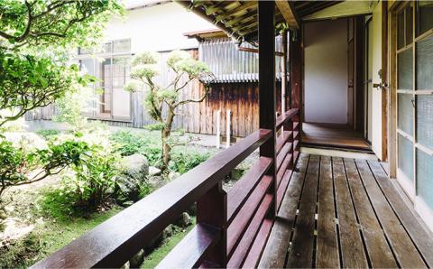 【糸島満喫！】[1泊2食付]1棟まるまる貸し切り宿泊券（最大8名まで）≪糸島≫【ゲストハウス糸結】体験型返礼品/社員旅行/社員研修/家族旅行/九州/福岡/自然満喫 [AUE002]