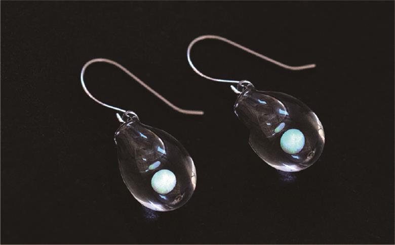 moonアロマフックピアス しずく/アイス Pt900 (プラチナ) アクセサリー ピアス ガラスアクセサリー≪糸島≫【タビノキセキ】 [ADB030]