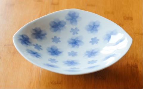 有田焼 和紙染め四方花紋皿 伊都桃山窯 福岡県糸島市 陶磁器 クラフト 伝統 工芸 [AKB012]