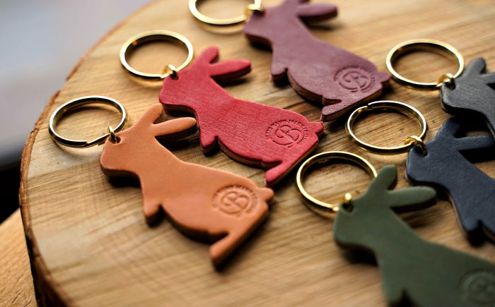 【経年変化を楽しむ】本革 うさぎのキーリング(2点セット) 鍵 革小物 糸島市 / BLESS [AAA035]