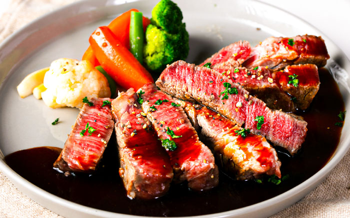 【全6回定期便】 博多和牛が 毎月2人前 届く！ 月替わり お楽しみ 定期便 （ハンバーグ / 肩ロース スライス / サーロイン ステーキ / カルビ / モモブロック / ヒレ ステーキ）  糸島市 / 幸栄物産 牛肉 セット 焼肉 すき焼き [ABH049]