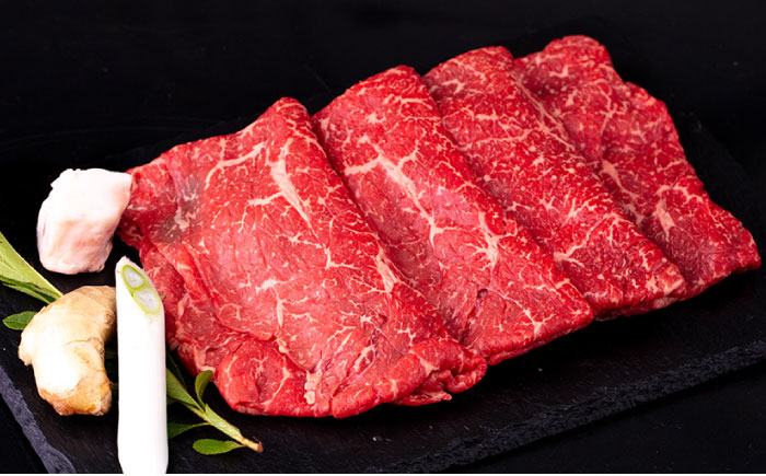 A4ランク すき焼き しゃぶしゃぶ用 モモ 900g 糸島牛 糸島市 / 一番田舎 [AGN007]