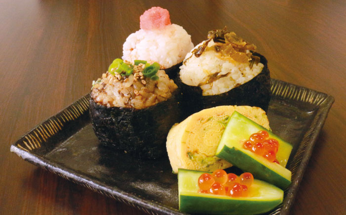 【3回定期便】明太子入りからし高菜600g（300g×2袋） 《糸島》【やますえ】 [AKA056]