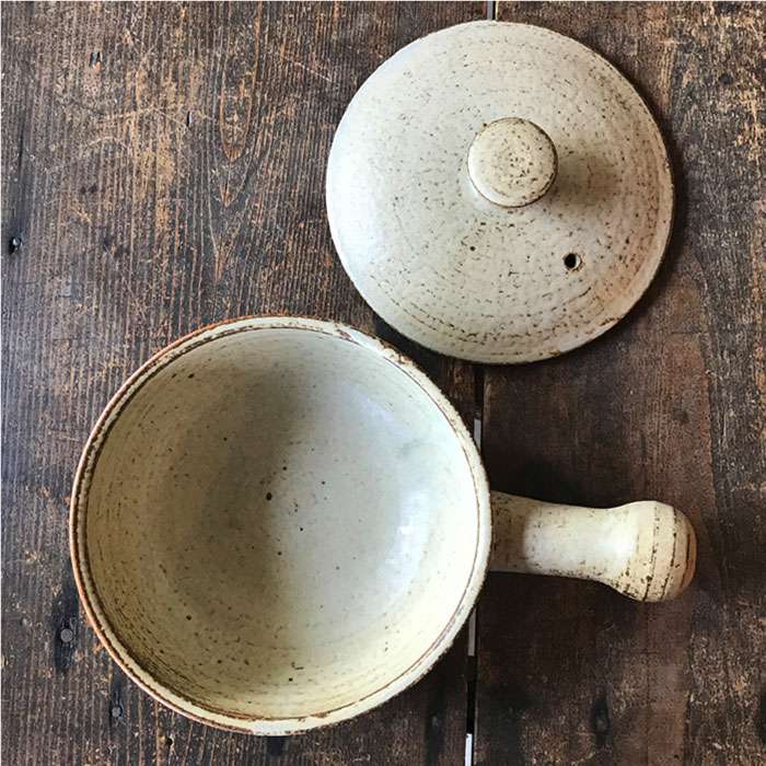 ✨サマーセール✨糸島研窯アイボリー釉の陶器製花器 持ち手付き中古美品 アイボリー釉/しずくミニ花器/置くだけ | 研窯 | 糸島くらし