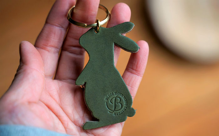 【経年変化を楽しむ】本革 うさぎのキーリング(2点セット) 鍵 革小物 糸島市 / BLESS [AAA035]