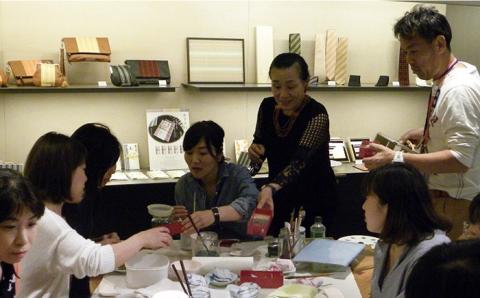 有田焼 白磁 真珠色の輝き 中皿2個セット 伊都桃山窯 福岡県糸島市 陶磁器 クラフト 伝統 工芸 [AKB016]