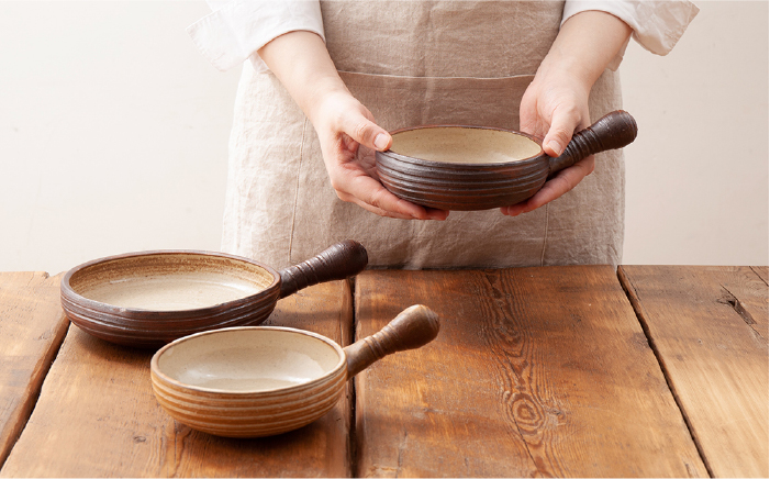 【年内発送】アヒージョ 鍋 小 （ 焦げ白 ） 《糸島》【窯元ろくろ /浅見大輔】 食器 調理器具 直火 オーブン [AUJ001]