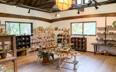 灰釉 鎬 マグカップ（ペア）【恵水窯】器/陶器/食器/手作り/クラフト/コップ/うつわ [AXG001]