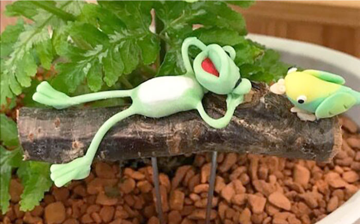 【暮らしにお花を】森の中のケロニスと小鳥＜フラワーデザイン アドニス＞那珂川市 雑貨 インテリア [GBN001]