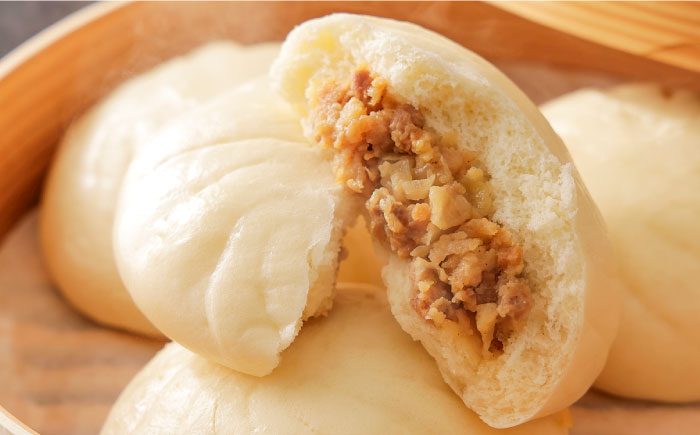 国産豚の美味しい肉まん（豚まん）8個セット＜株式会社MEATPLUS＞那珂川市 肉 牛肉 黒毛和牛 惣菜 [GBW140]