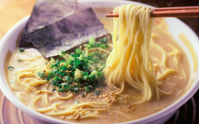 【博多辛子明太子の島本】希少国産卵・無着色辛子明太子切れ子100ｇ・博多とんこつラーメン5食入＜株式会社島本食品＞那珂川市 [GER055]