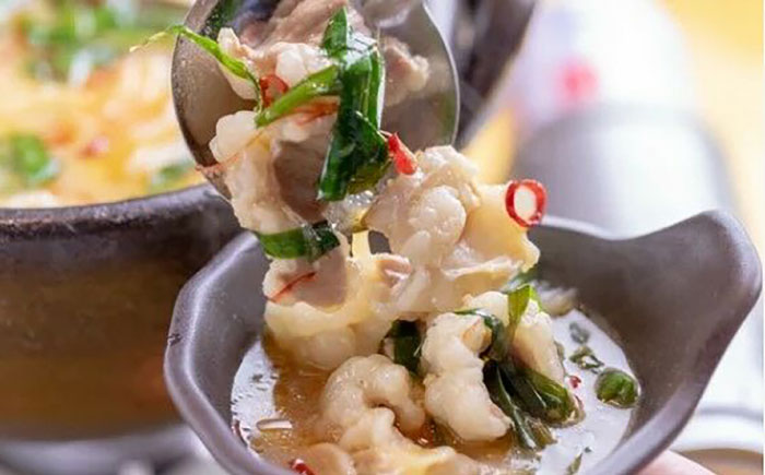 【化粧箱入り】福岡グルメ！！博多牛もつ鍋セット 醤油味 2人前（牛もつ2人前200g×1袋）＜株式会社BeerO’Clock＞那珂川市 [GES022]