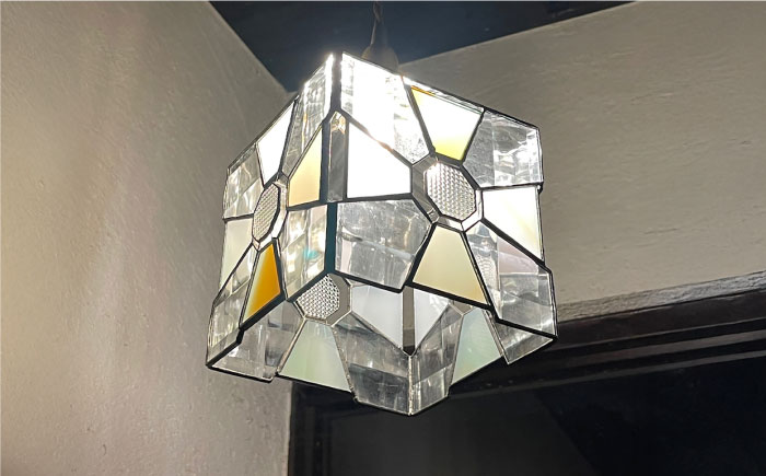 【ステンドグラスのある暮らし】浪漫硝子‐花紋（ペンダントライト）＜ウェーブGグラス工房＞那珂川市 [GAW026]