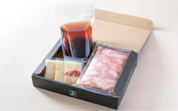 【博多もつ鍋やま中】もつ鍋 醤油味 3～4人前＜一般社団法人地域商社ふるさぽ＞那珂川市 [GBX041]