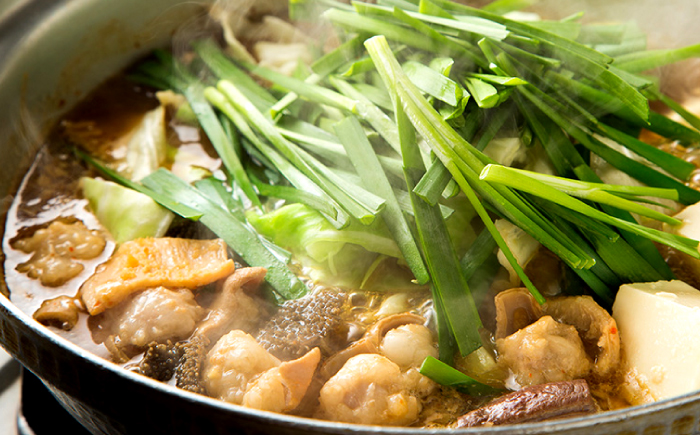 【もつ料理かわ乃】もつ鍋　2～3人前セット（みそ味）＜一般社団法人地域商社ふるさぽ＞ 那珂川市 [GBX240]