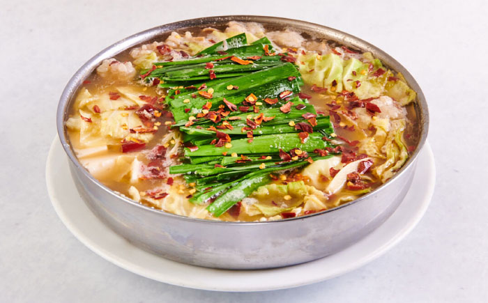 博多もつ鍋  醤油味（2～3人前）ちゃんぽん麺付き＜株式会社和楽corporation＞那珂川市 [GDV003]